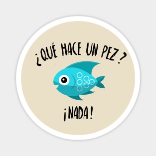 Que hace un pez? Nada - blue fish Magnet